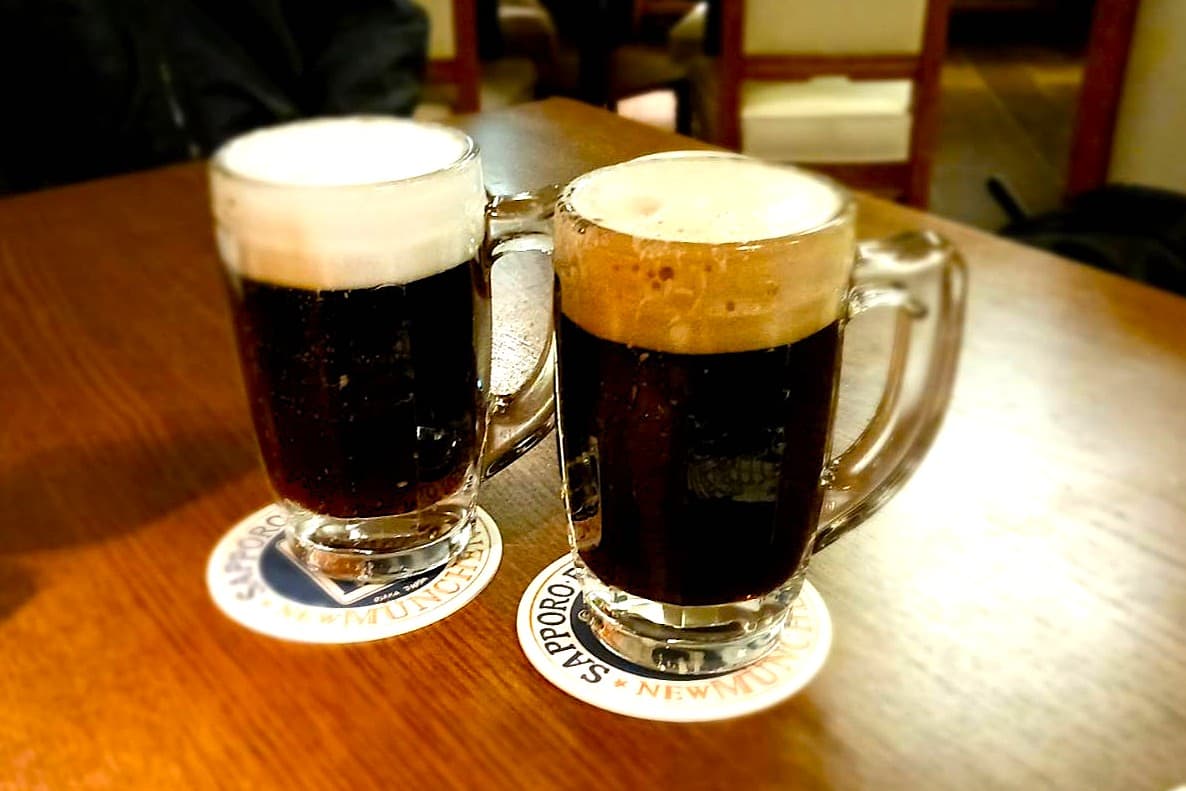 ニューミュンヘン南大使館ハーフ＆ハーフと黒ビール