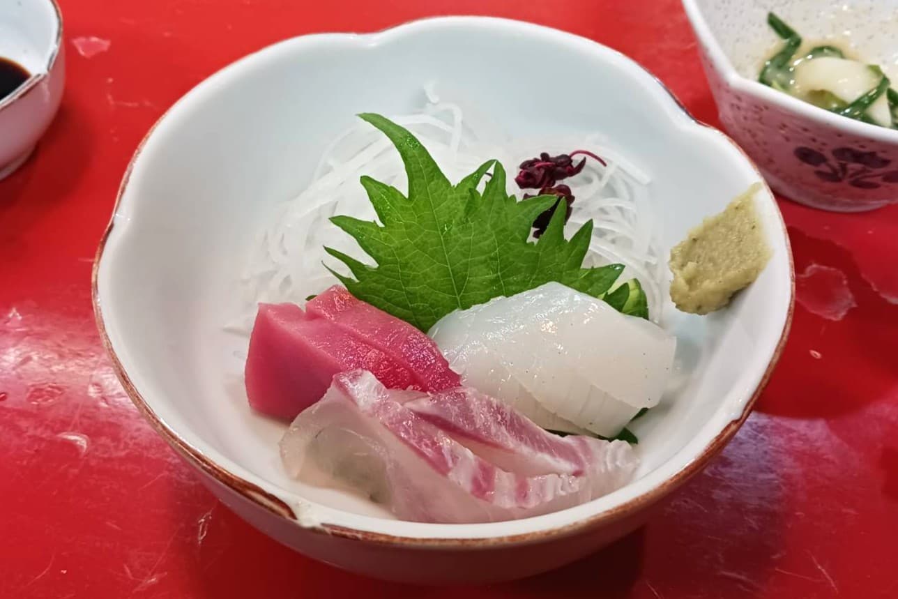 南田辺 スタンドアサヒ刺身盛り合わせ