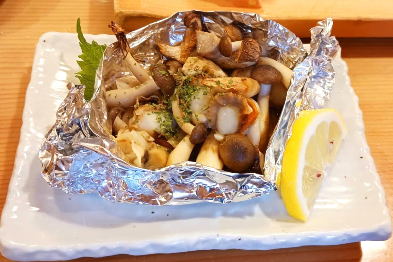 縄寿司 ホタテときのこのホイル焼き