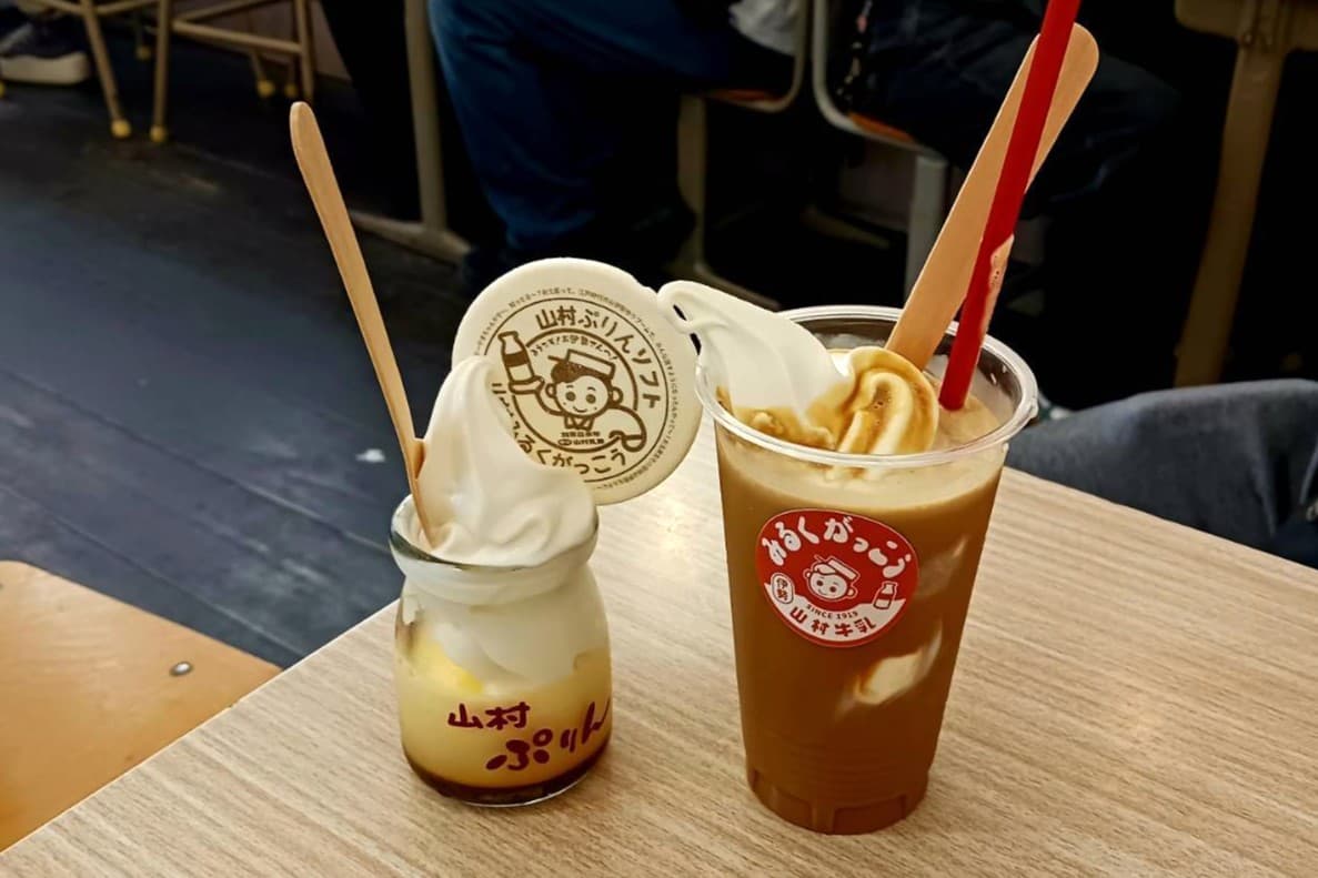 おかげ横丁 山村牛乳のコーヒー牛乳フロートとプリンアイス
